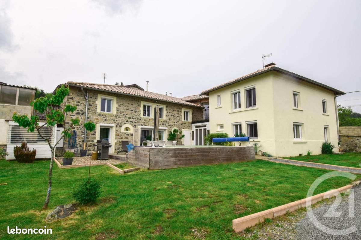 Maison 6 pièces 210 m² · à Poule-les-Écharmeaux · 210 m² · 399 000 €