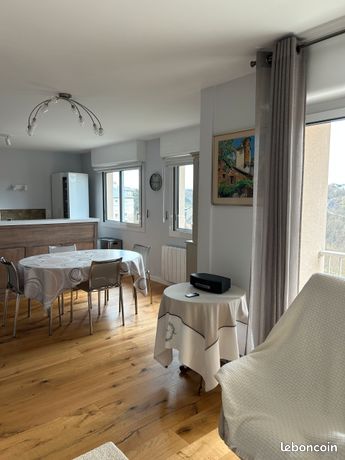 A VENDRE: Superbe appartement rénové avec vue imprenable