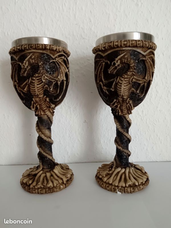 Deux Calices / Gobelets / Coupe à pied motifs dragon (image 1)