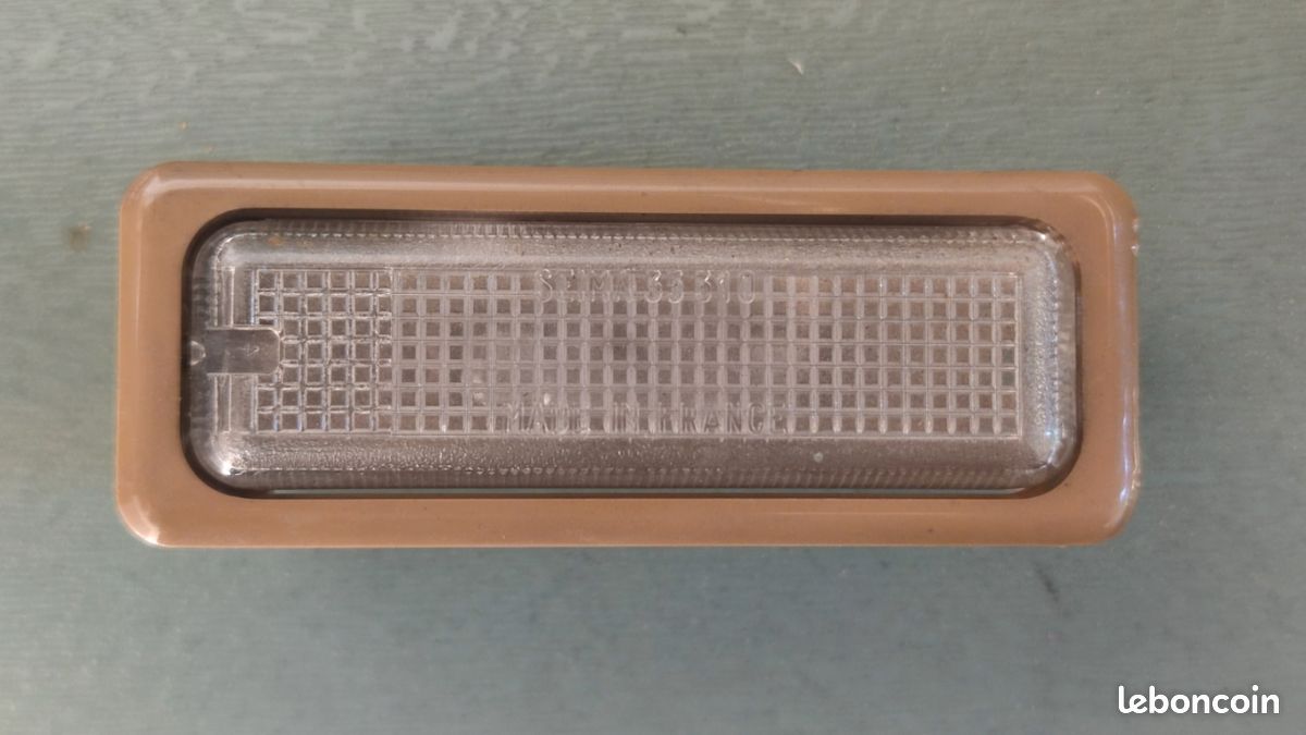 Plafonnier beige Seima origine Renault (image 1)