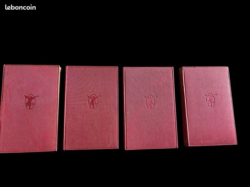Superbe lot de 4 livres anciens reliés rouges Hachette – Déco bibliothèque – Racine, Musset, Vigny environ 1930 (image 1)