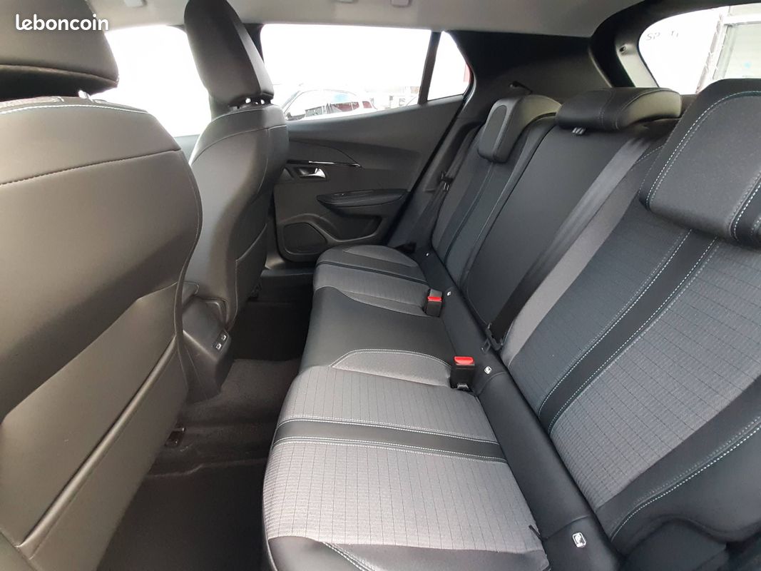 PEUGEOT 2008 PureTech 130 S&S EAT8 Allure (image 15)