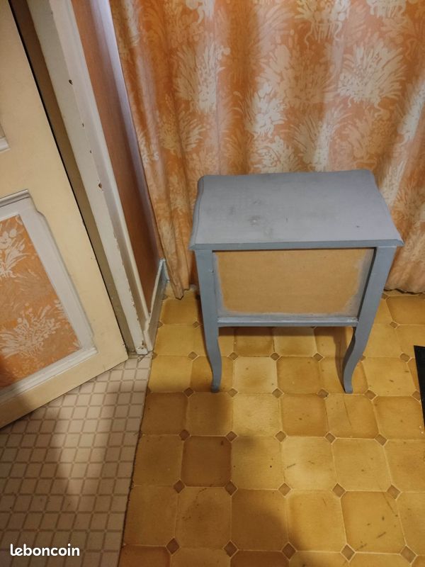 Table de chevet en bois gris (image 4)