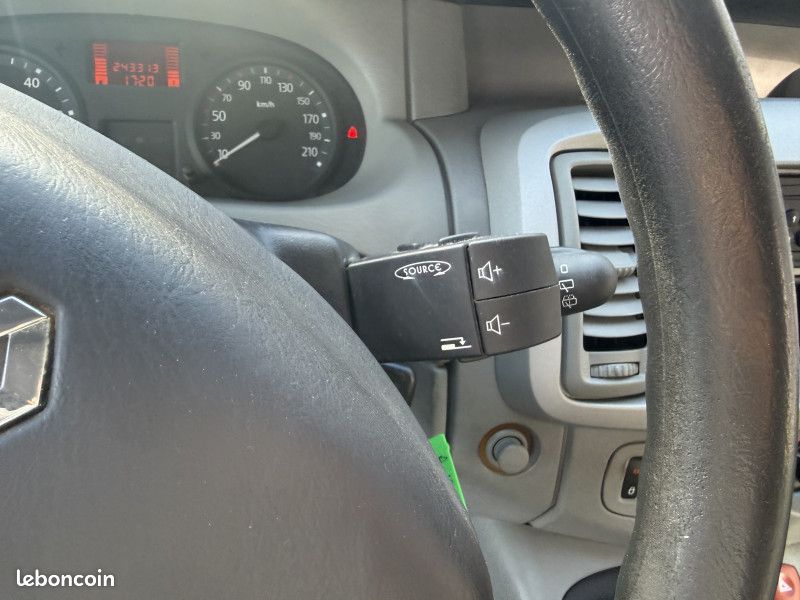 Renault TRAFIC 2.0 dci 90cv (9Places) Clim (image 23)