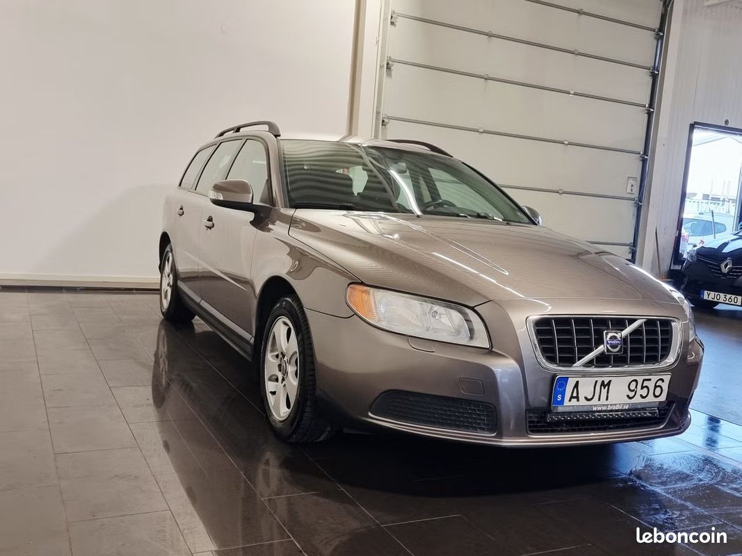 Volvo V70 2.0F 145CH Flexifuel Kinetic - Suivi Complet - BVM - Attelage - 170000KM (image 2)