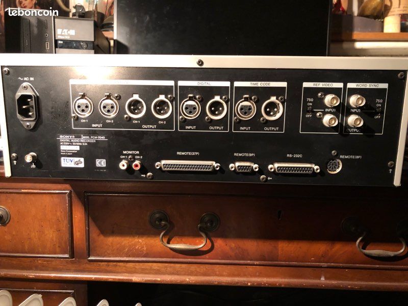 Sony Platine Vinyle Enregistreur DAT Sony PCM-2700 En Rack 19 - En Panne, Pour Pièces Détachées Sony 2700 Pour Pièces Détachées