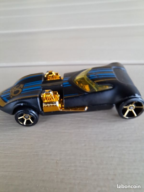 Voiture 50 ème anniversaire Hot Wheels (image 3)