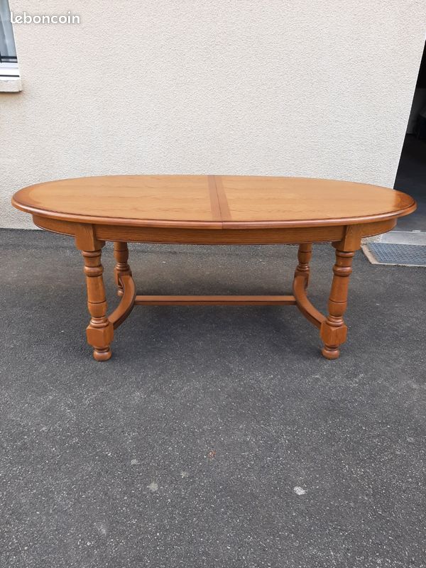 Table ovale de salle à manger en bois (image 3)