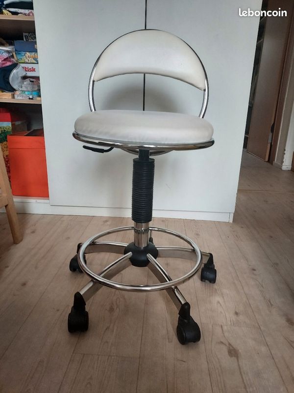 Chaise institut d'esthecienne ( avec roulettes) (image 2)