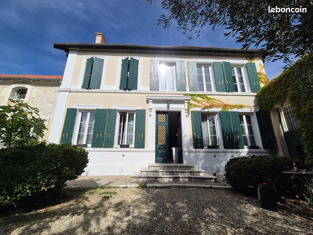 Maison 11 pièces 459 m² · à Brizambourg · 459 m² · 551 200 €