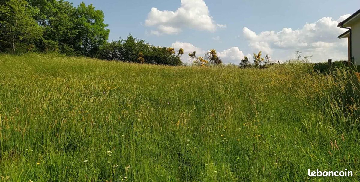 Vente terrain constructible · à Saint-Genès-Champanelle · 110 160 €