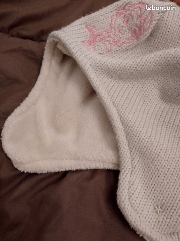 Bonnet fillette 6/8ans, pompon motif reine des neiges (image 4)