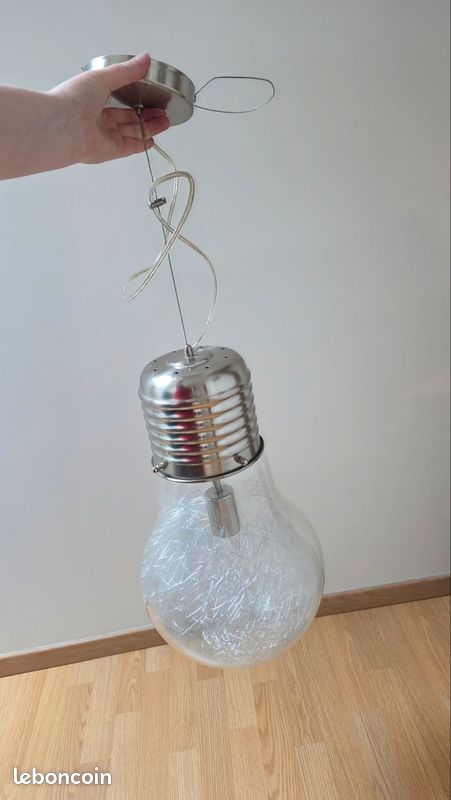 Suspension Ampoule Géante (image 1)