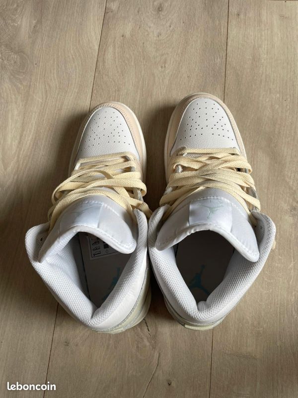 Nike Air Jordan 1 (image 4)