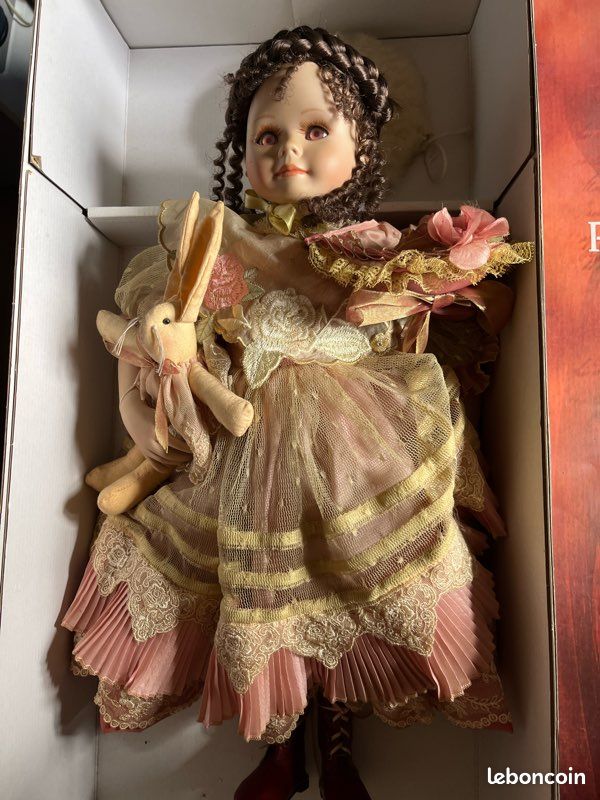 Poupee " MUNDIA" de 1991. FRANCE