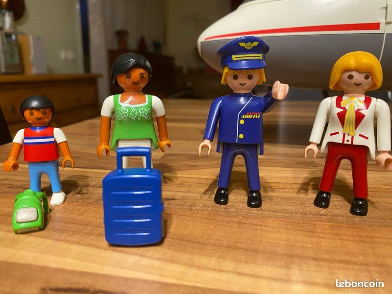 PLAYMOBIL (C216) AEROPORT - Commandant de Bord Pilote Avion Pacific Airline 4310 PLAYMOBIL (C216) AEROPORT - Commandant de Bord Pilote Avion Pacific Airline 4310