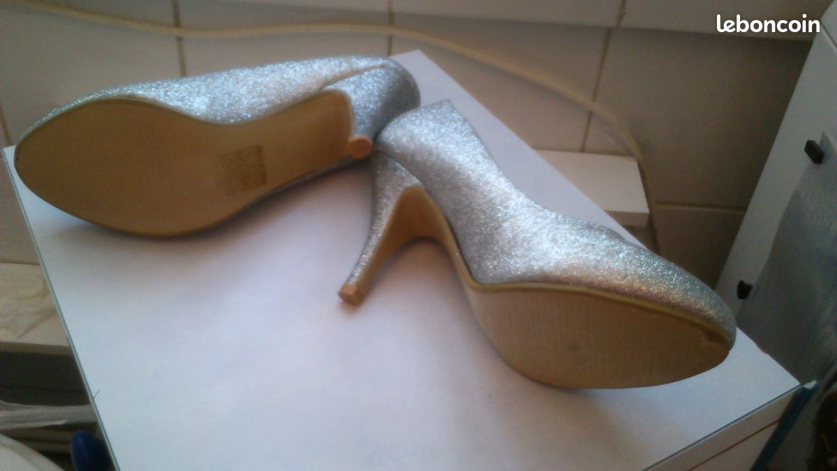 Chaussure pailletée argentée pour fête (image 2)