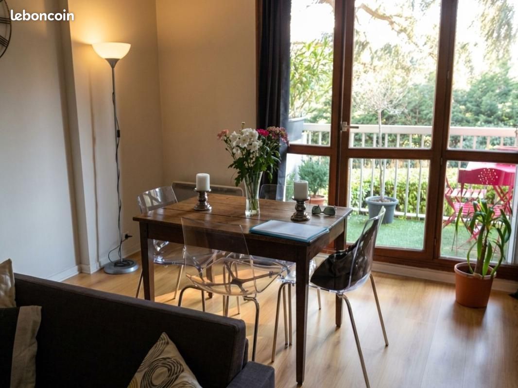 Appartement 1 pièce 53 m² · à Saint-Genis-Laval · 53 m² · 687 €/mois