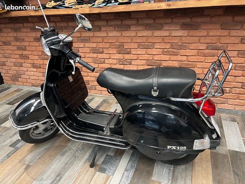 Px 125 Vespa 200 Electronic Vespa Px 200 E P 200 Foto De Stock De