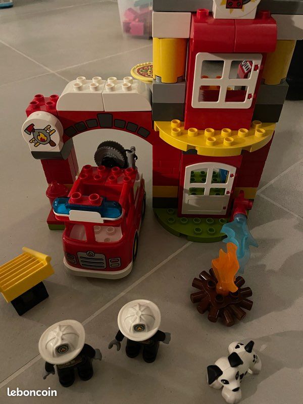 Duplo 10903 La caserne de pompier (image 2)