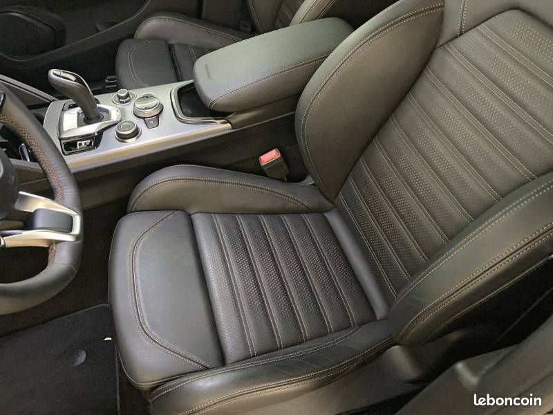 Alfa Romeo Stelvio 2.2 160 ch AT8 Intensa (image 9)