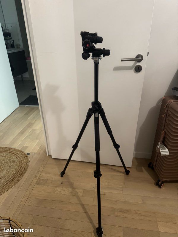 Trépied Manfrotto 055XPROB Usagé – Photo LAPLANTE