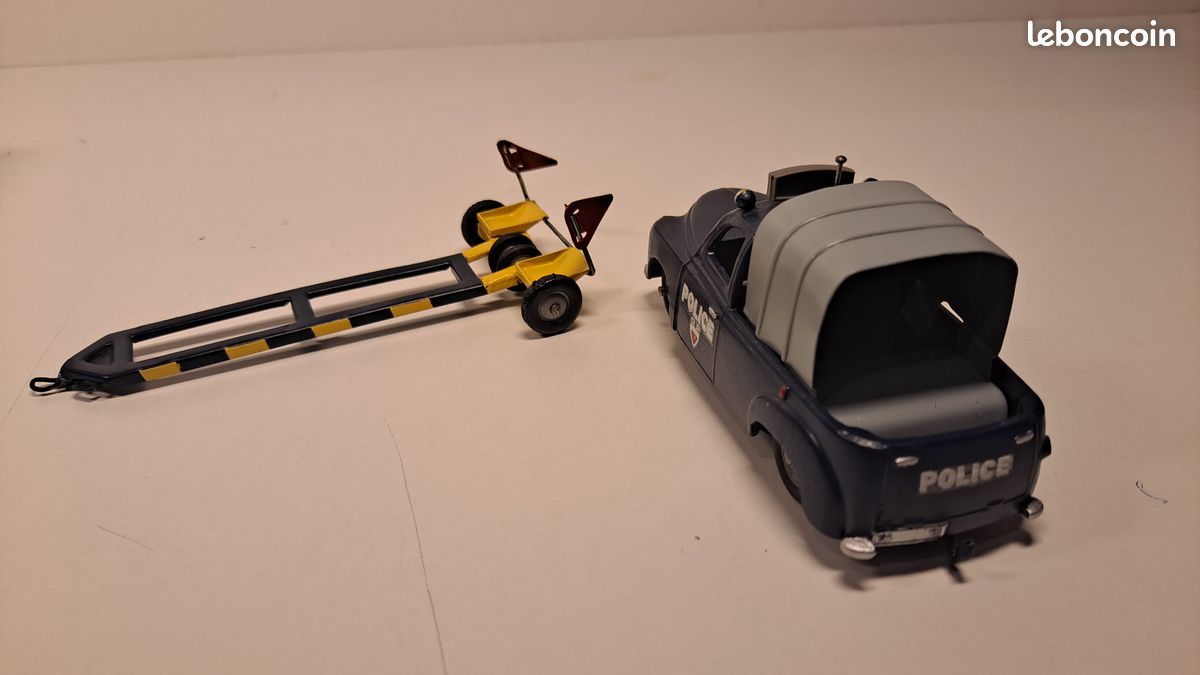 CIJ original Renault 1000 Kgs Police - époque Dinky Toys