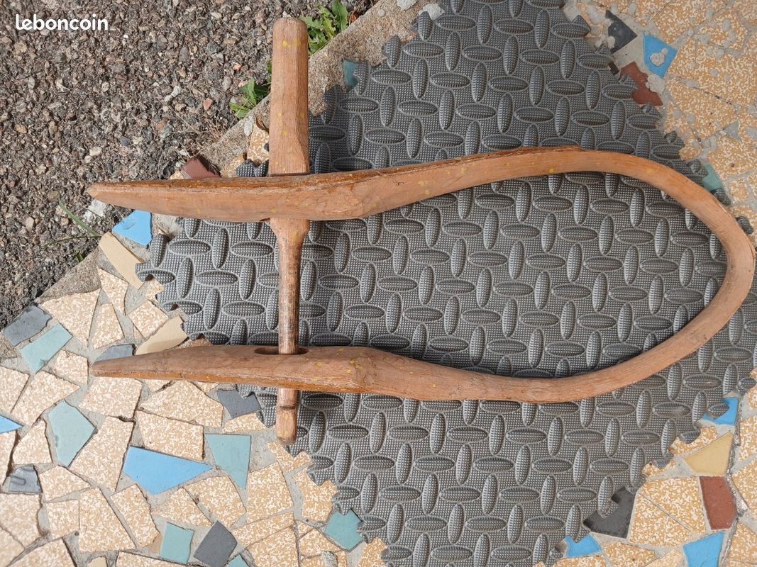 Ancien collier à chèvre en bois (image 3)