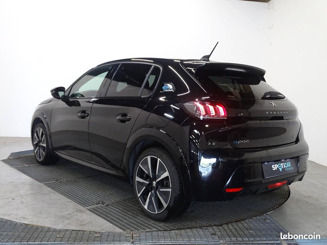 Peugeot 208 e-208 136ch GT Pack (image 5)