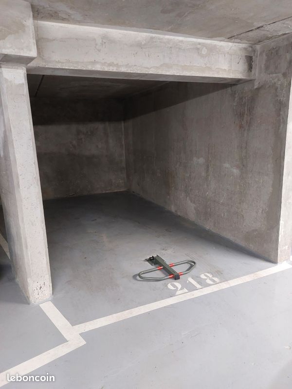 Place de parking boxable en sous sol · à Saint-Maurice · 17 990 €