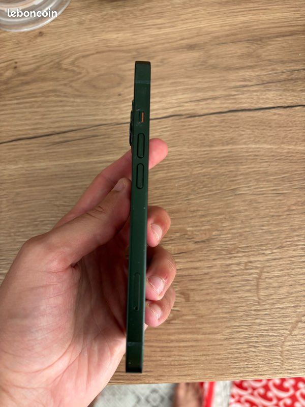 IPhone 13 vert très bon état (image 5)