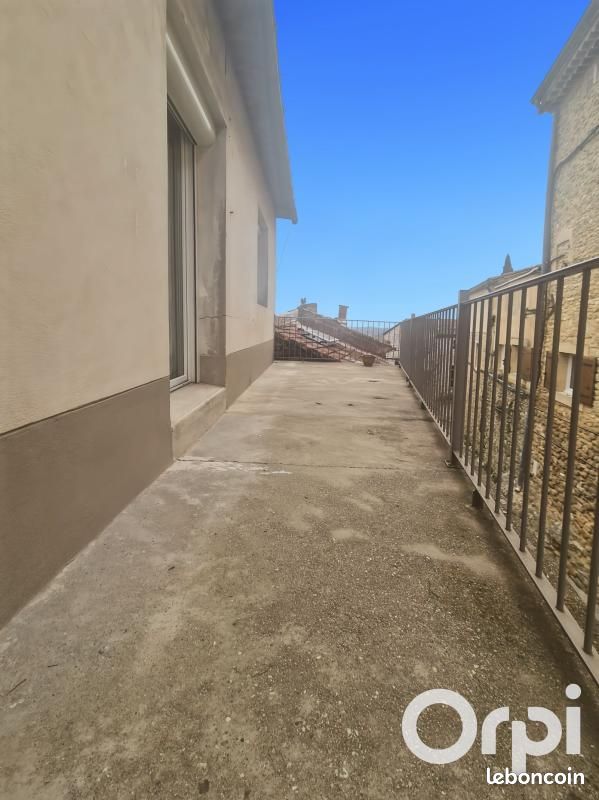Local commercial 156 m² · à Saint-Julien-de-Peyrolas · 156 m² · 214 000 €