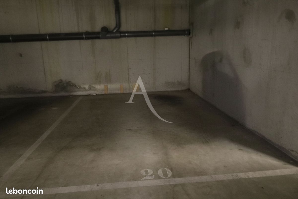 Parking/box ROMAINVILLE · 19 000 €