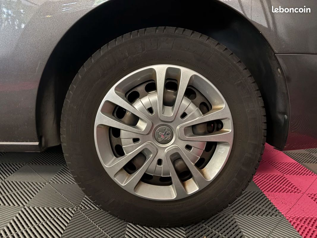 Peugeot EXPERT Standard 2.0 Blue HDi 122 cv Asphalt - TVA RECUPERABLE 17492 HT - ATTELAGE - SUIVI COMPLET PEUGEOT (image 35)