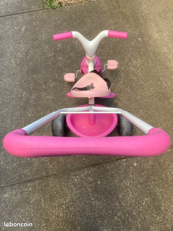 Petit vélo à 3 roues (image 1)