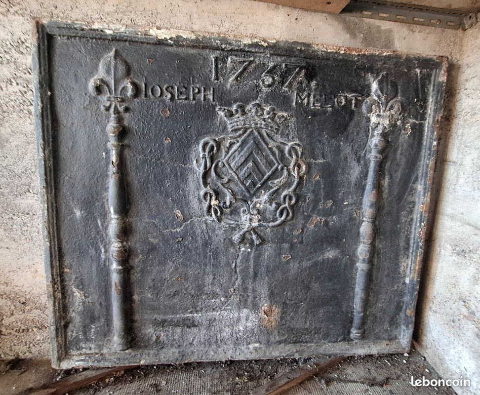 Plaque de cheminée ancienne en fonte 1767 (image 1)