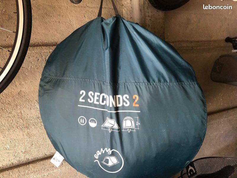 Je vends cette tente 2 places de la marque Quechua, modèle 2 Seconds 2, idéale pour le camping et la randonnée. - Type de produit : Tente de camping - Marque : Quechua - Modèle : 2 Seconds 2 - Capacit (image 3)