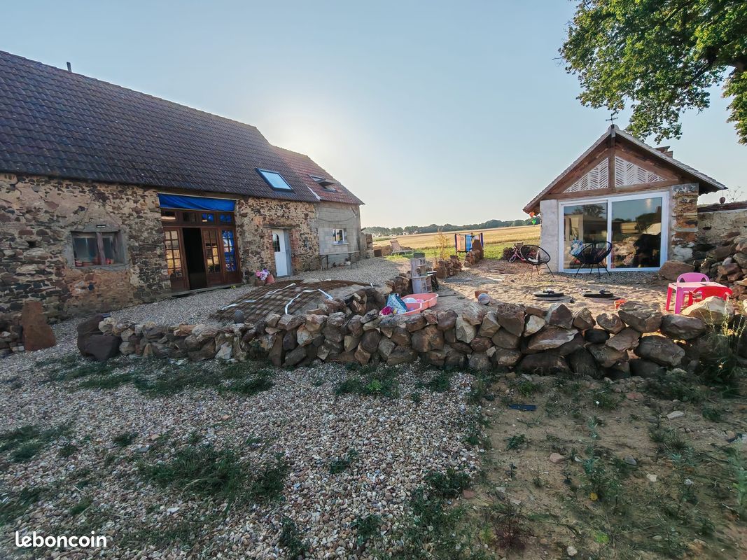 Maison 5 pièces 167 m² · à Genouilly · 167 m² · 78 000 €