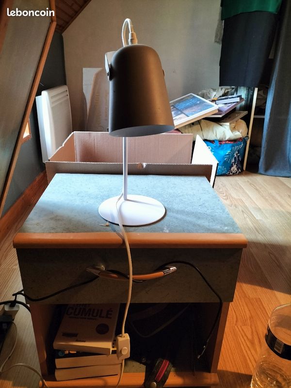 Tables de chevet et lampe (image 4)