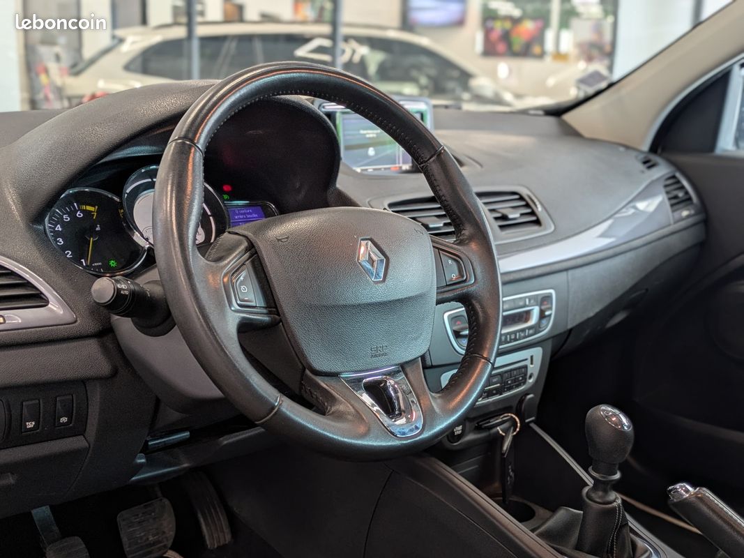 RENAULT MEGANE III BERLINE TCE 130cv Energy eco2 Limited / GPS / Bluetooth / Crit'air 1 (image 7)