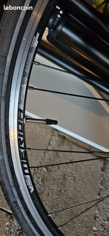 Vélo Merida Speeder T2 – Cadre alu , Shimano, pneus Schwalbe Marathon (image 15)