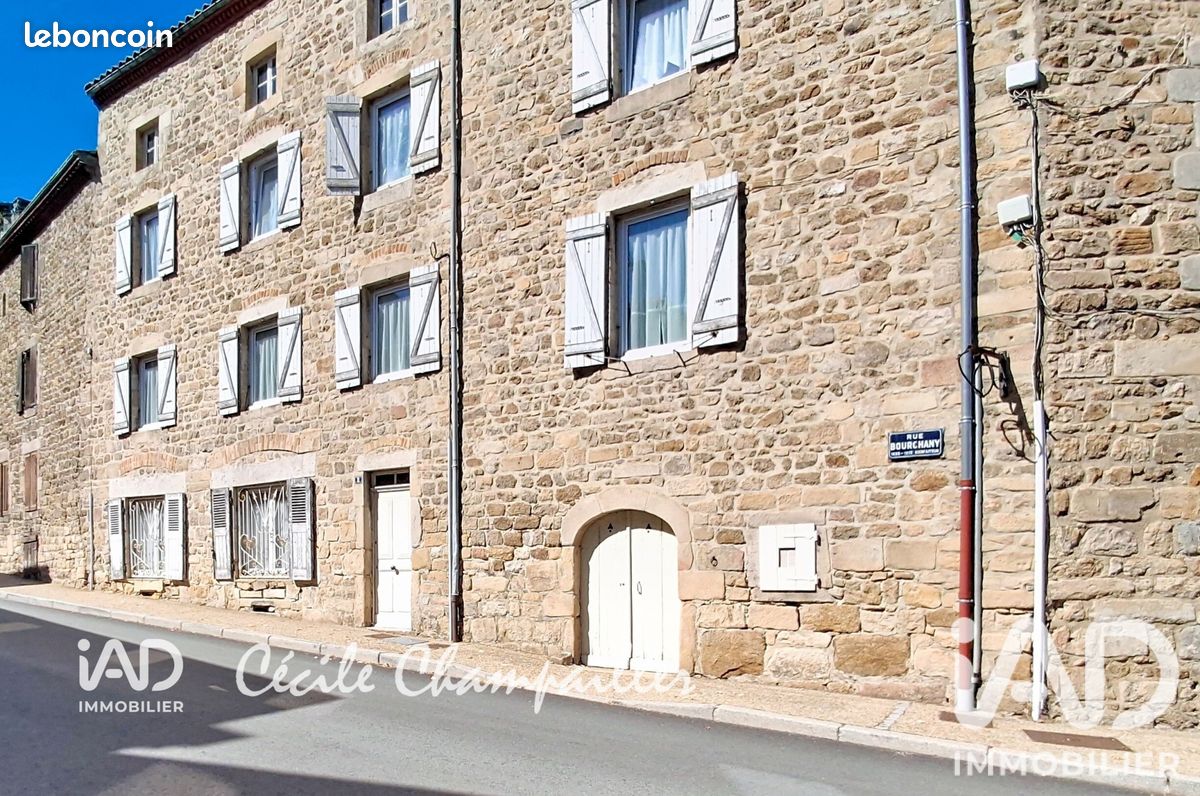 Maison 8 pièces 165 m² · à Pélussin · 165 m² · 210 000 €