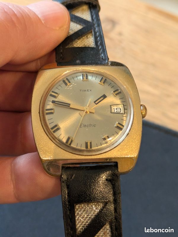Deux Montres Timex Vintage électriques Des Années 1970 - Mouvement Quartz, Bracelet Métal