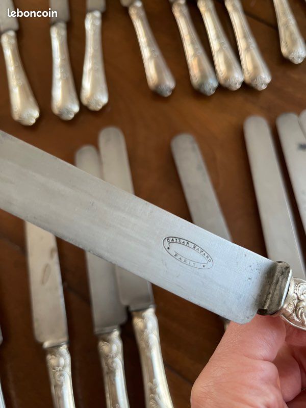 CAILAR-BAYARD. Ménagère en métal argenté à décor rocaille