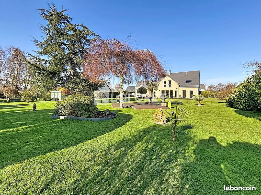 Maison 7 pièces 220 m² · à Mathieu · 220 m² · 930 000 €