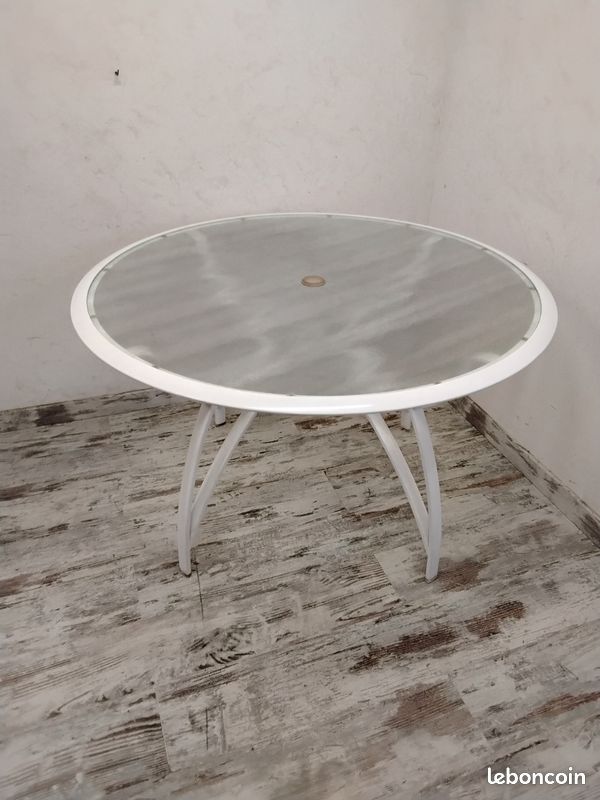 Table ronde, table d’extérieur (image 2)