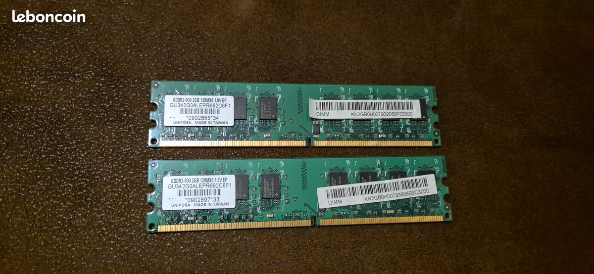 2 barettes RAM 2gb GDDR2-800 128MX8 1.8v unifosa - Accessoires informatique