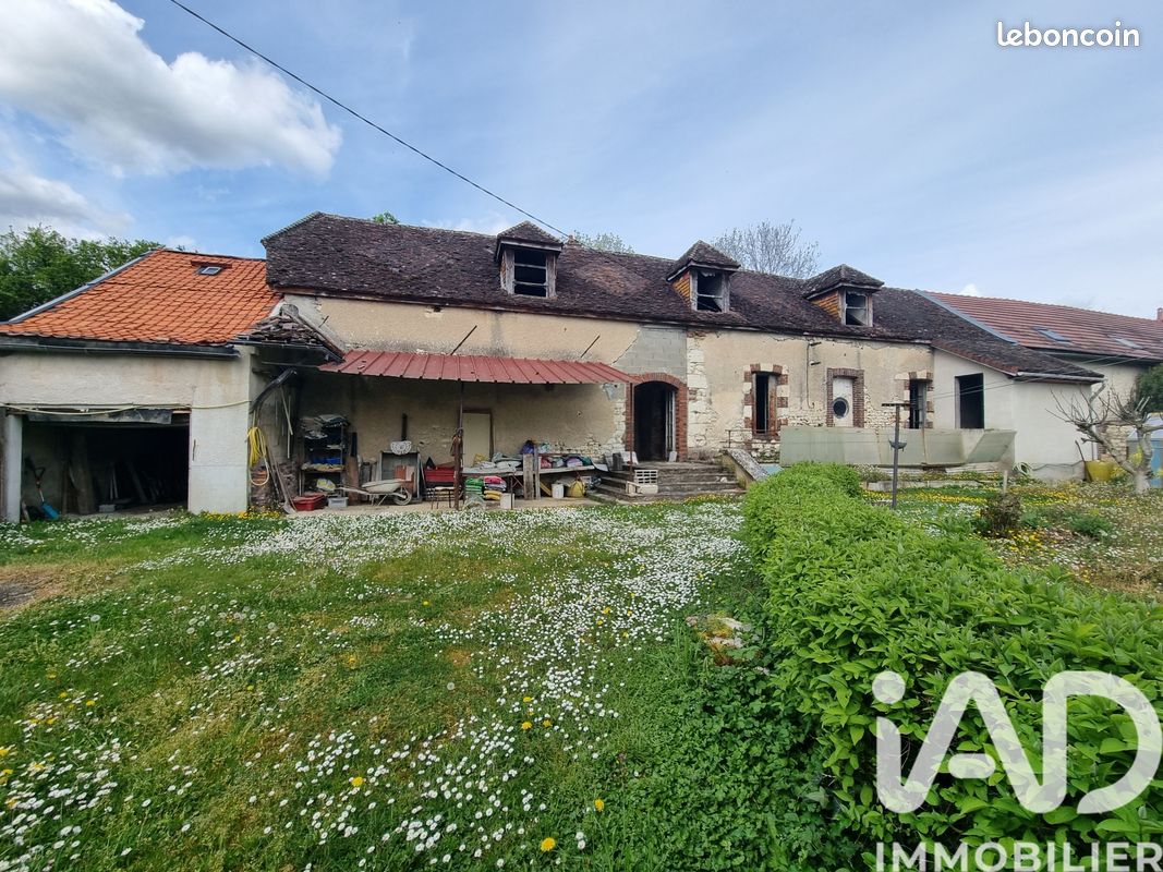 Maison 5 pièces 253 m² · à Laroche-Saint-Cydroine · 253 m² · 29 000 €
