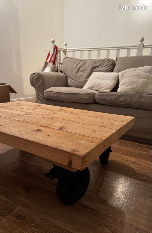 Table basse en bois (image 1)