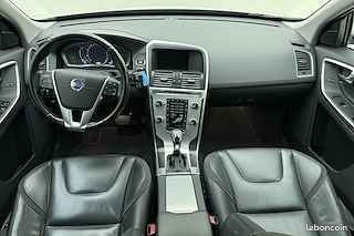 Volvo XC60 2.0 T5 245ch OCEAN RACE - TOIT PANORAMIQUE CUIR SIÈGES ÉLECTRIQUES CHAUFFANTS PARE-BRI... (image 18)